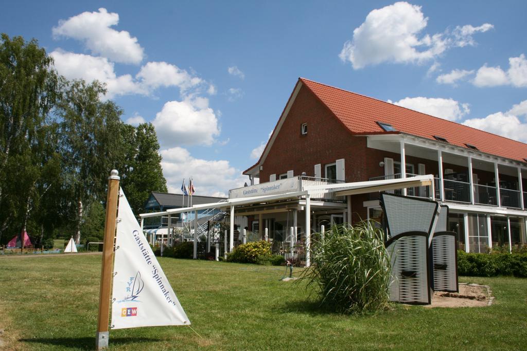 Ferienzentrum Yachthafen Рехлін Екстер'єр фото