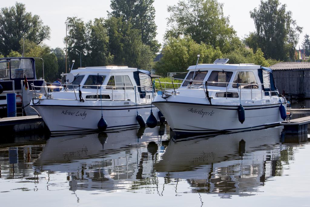 Ferienzentrum Yachthafen Рехлін Екстер'єр фото